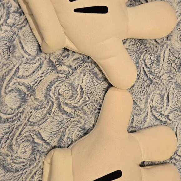 VINTAGE MICKEY MOUSE HANDS FROM DISNEYLAND~ LATE 70'S. - Picture 4 of 4